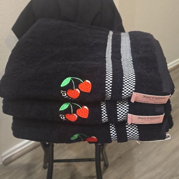 Juicy Couture Home Cherry Embroidery Oversized Plush Bath Towel Set - Picture 4 of 7
